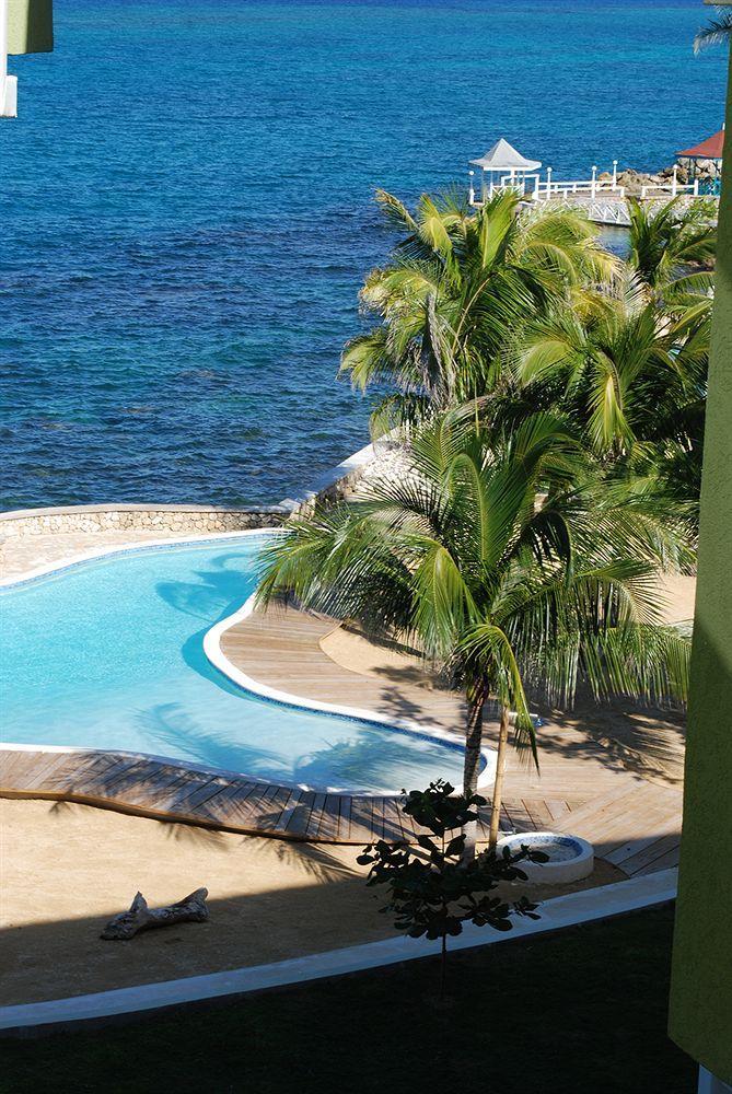 Whispering Seas Jamaica Apartment Ocho Rios Exterior photo