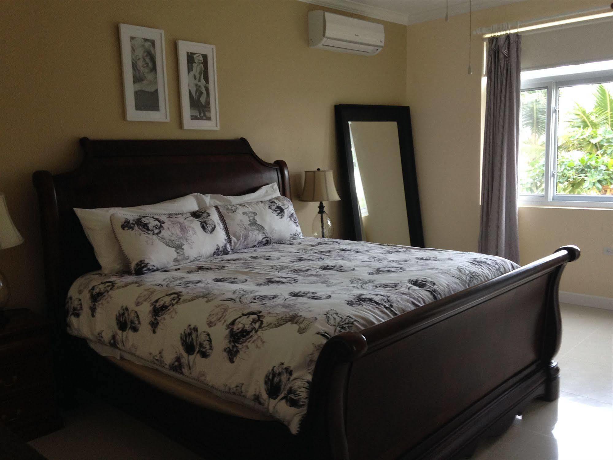 Whispering Seas Jamaica Apartment Ocho Rios Exterior photo